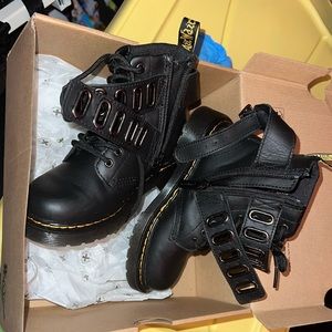 RARE DR.MARTENS  JUNIOR 1460 QUYNN LEATHER BUCKLE BOOTS